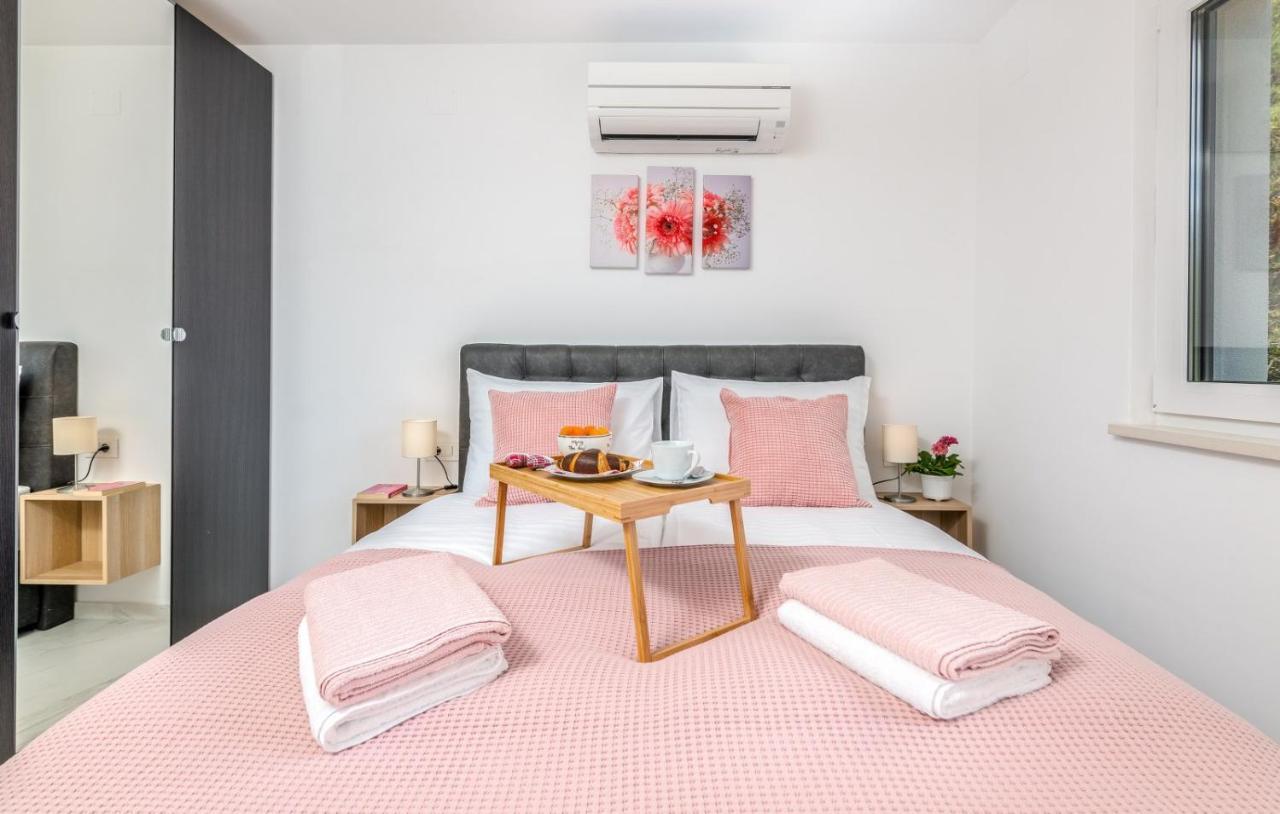 מאלינסקה Apartments Elle Luxury Vantacici מראה חיצוני תמונה