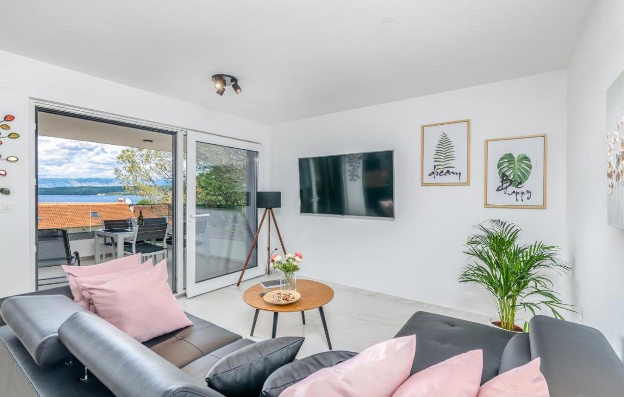 מאלינסקה Apartments Elle Luxury Vantacici מראה חיצוני תמונה