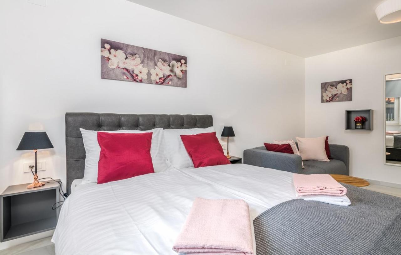 מאלינסקה Apartments Elle Luxury Vantacici מראה חיצוני תמונה