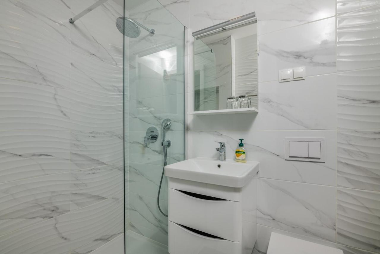 מאלינסקה Apartments Elle Luxury Vantacici מראה חיצוני תמונה