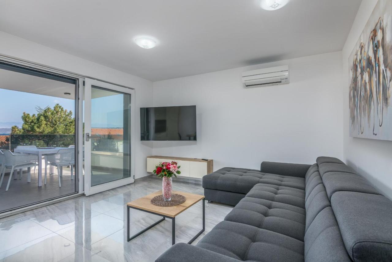 מאלינסקה Apartments Elle Luxury Vantacici מראה חיצוני תמונה