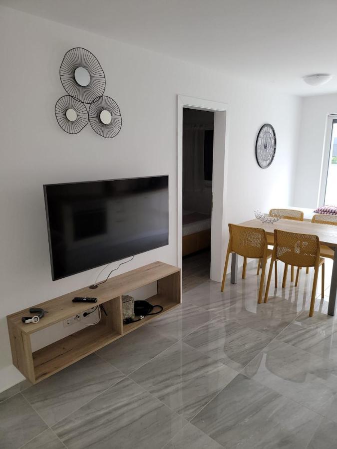 מאלינסקה Apartments Elle Luxury Vantacici מראה חיצוני תמונה