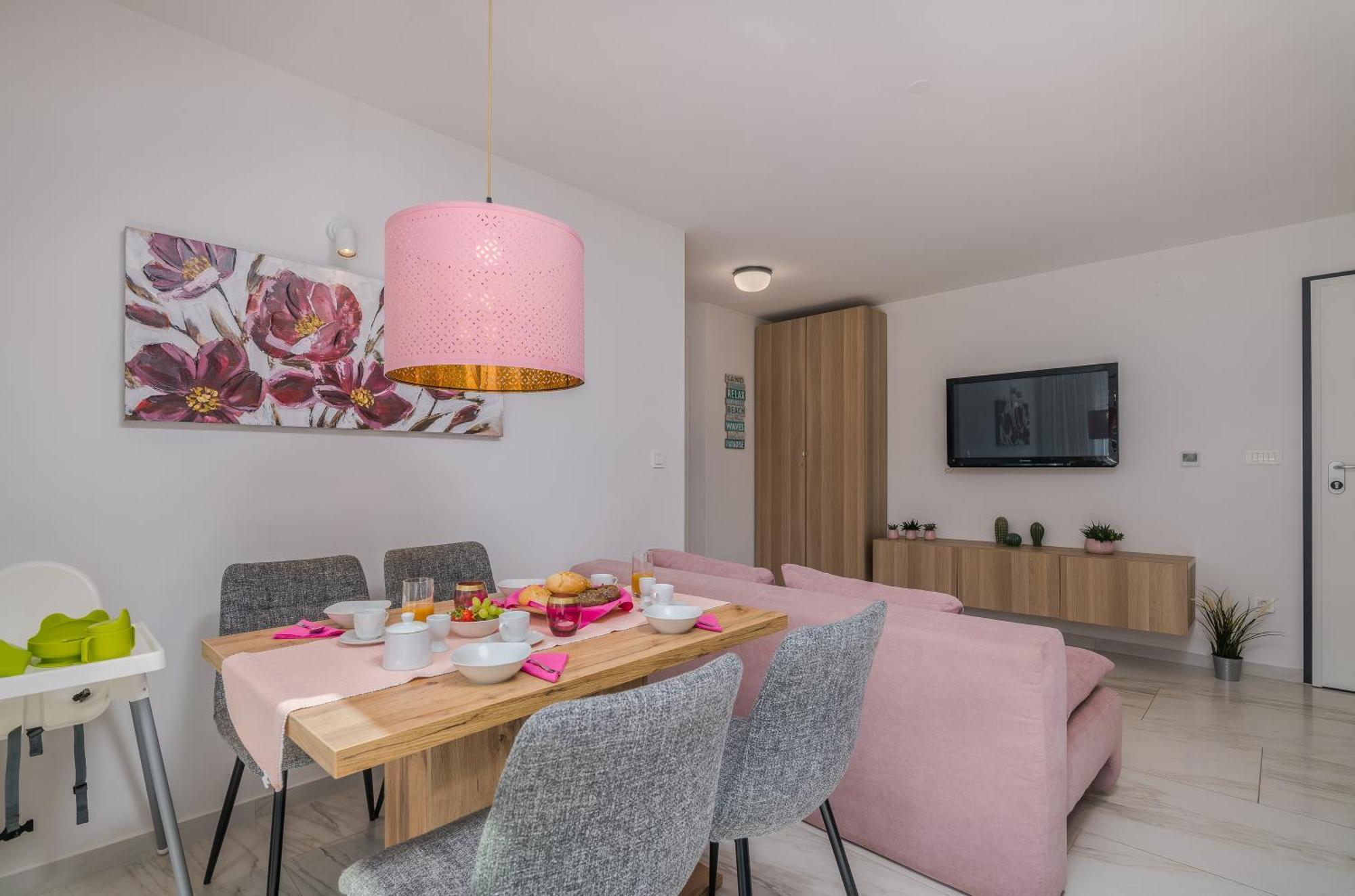 מאלינסקה Apartments Elle Luxury Vantacici מראה חיצוני תמונה
